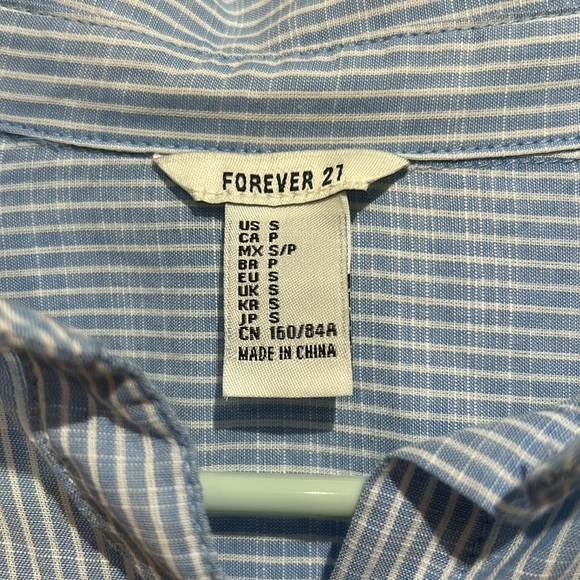FOREVER 21 • Oversized Button Up • Size Small • 100% Cotton - Picture 7 of 8